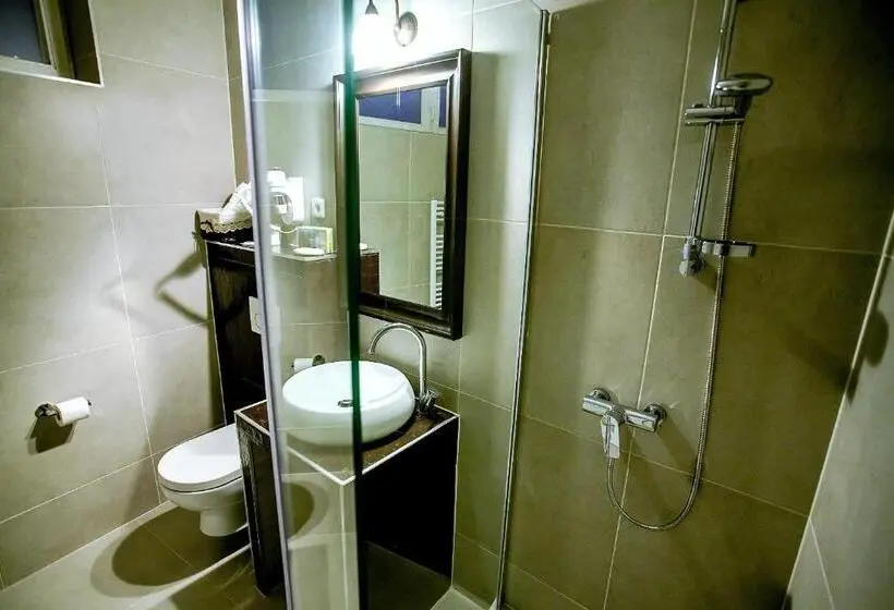 استودیوی سوپریور, Regal Residence B&b