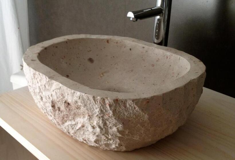 اتاق لوکس با تخت بزرگ, Barrica Lodge