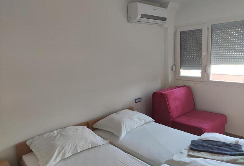 스탠다드 발코니 룸, Hostel Erks