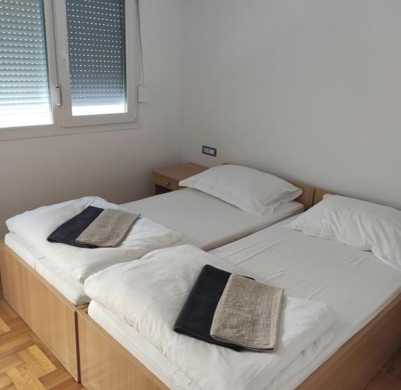 디럭스 룸, Hostel Erks