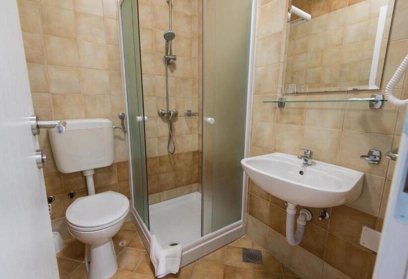 디럭스 룸, Hostel Erks