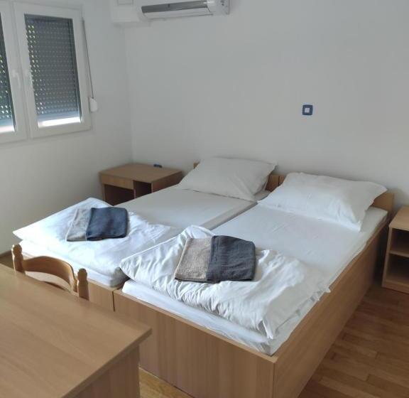 4인용 스탠다드 룸, Hostel Erks