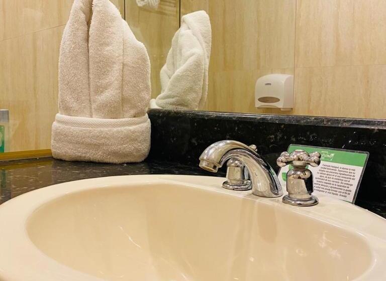 اتاق لوکس, Las Palmas Inn