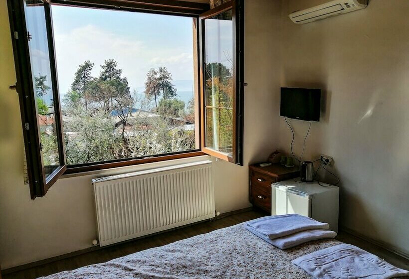 Номер Стандарт Вид на Озеро, İznik Seyir Otel