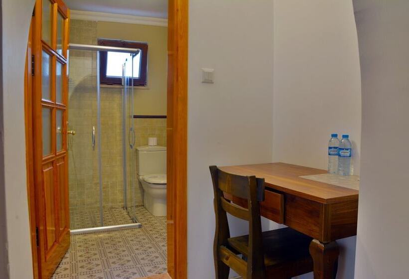 Номер Стандарт Вид на Озеро, İznik Seyir Otel