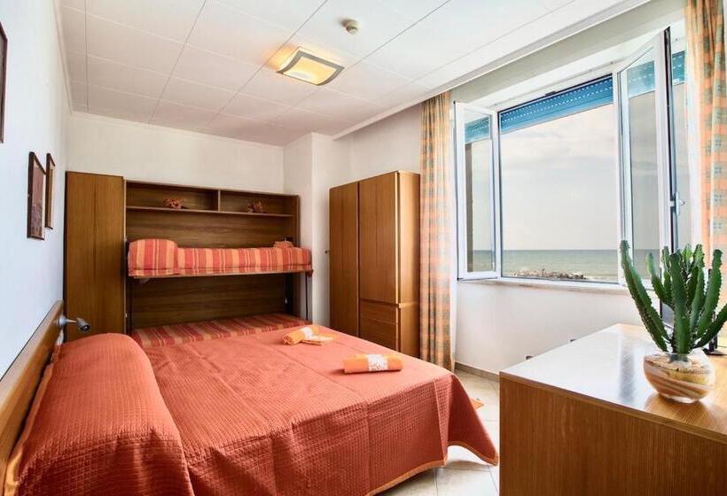 اتاق استاندارد با بالکن و چشمانداز دریا, Stella Marina