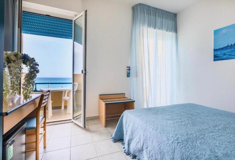 اتاق استاندارد چهار تخته با چشمانداز دریا, Stella Marina