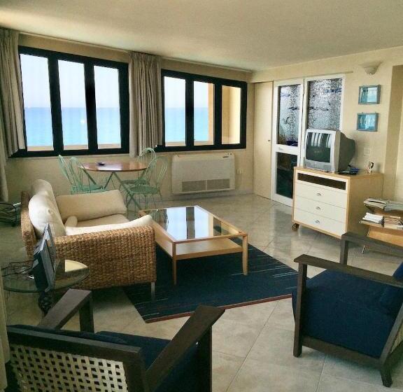 سوییت جونیور با چشمانداز دریا, Stella Marina