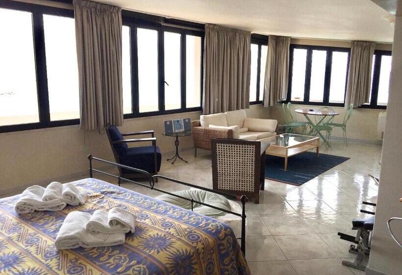 سوییت جونیور با چشمانداز دریا, Stella Marina