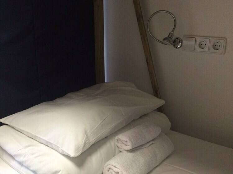 تختخواب در اتاق مشترک, Hostel 65