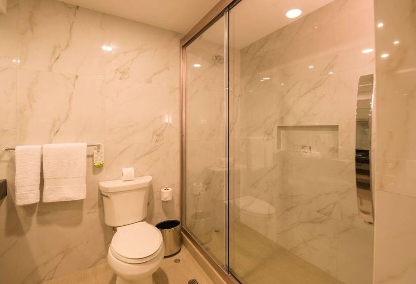 سوییت جونیور, Best Western Plus Urban Larco