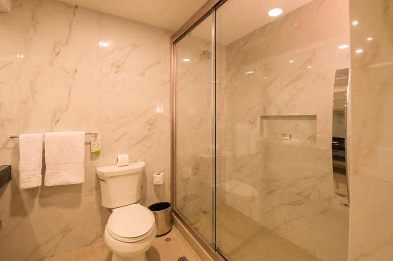 سوییت جونیور, Best Western Plus Urban Larco