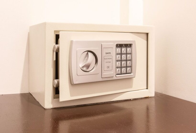 Номер Deluxe, Cambodian Country Club