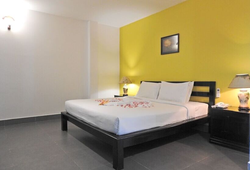 Номер Deluxe, Cambodian Country Club