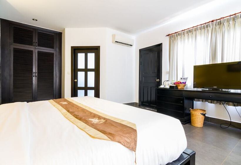 Номер Deluxe, Cambodian Country Club
