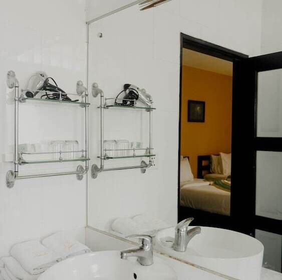 Номер Deluxe, Cambodian Country Club