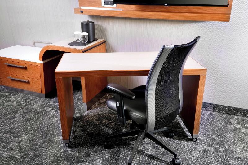 חדר סטנדרט עם מיטת קינג, Courtyard By Marriott Houston Intercontinental Airport