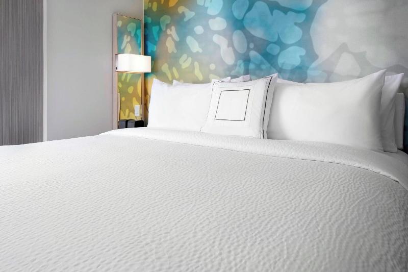 חדר סטנדרט עם מיטת קינג, Courtyard By Marriott Houston Intercontinental Airport