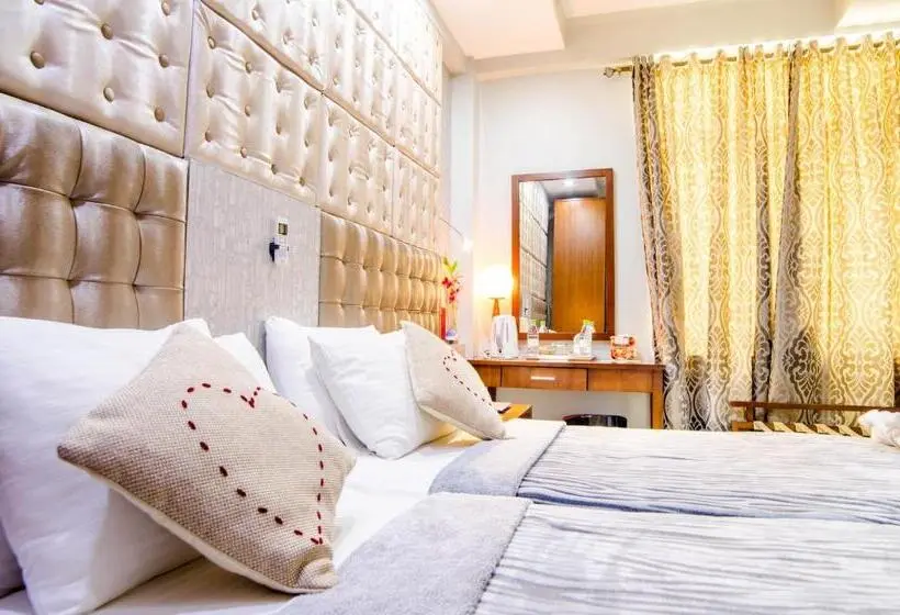 اتاق لوکس, Newtown Inn