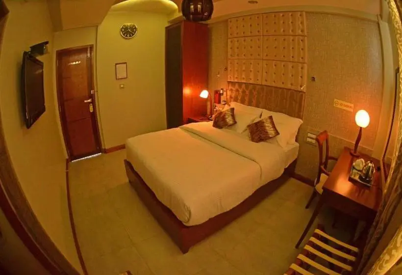 اتاق لوکس, Newtown Inn