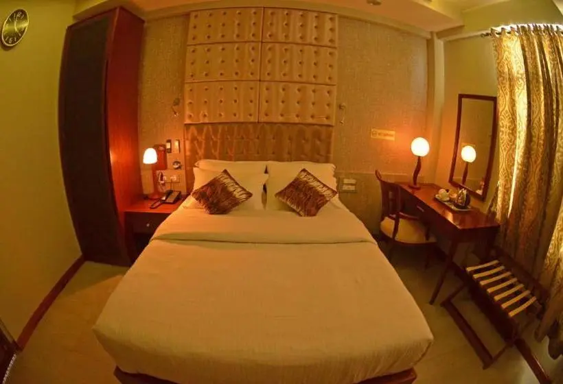 اتاق لوکس, Newtown Inn