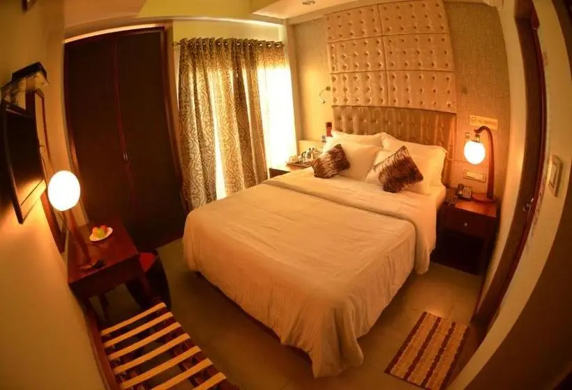 اتاق لوکس, Newtown Inn