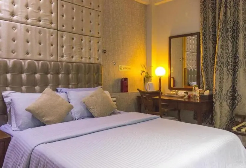اتاق لوکس, Newtown Inn
