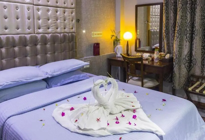 اتاق لوکس, Newtown Inn
