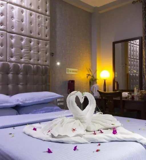 اتاق لوکس, Newtown Inn