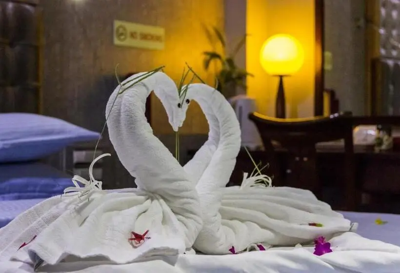 اتاق لوکس, Newtown Inn