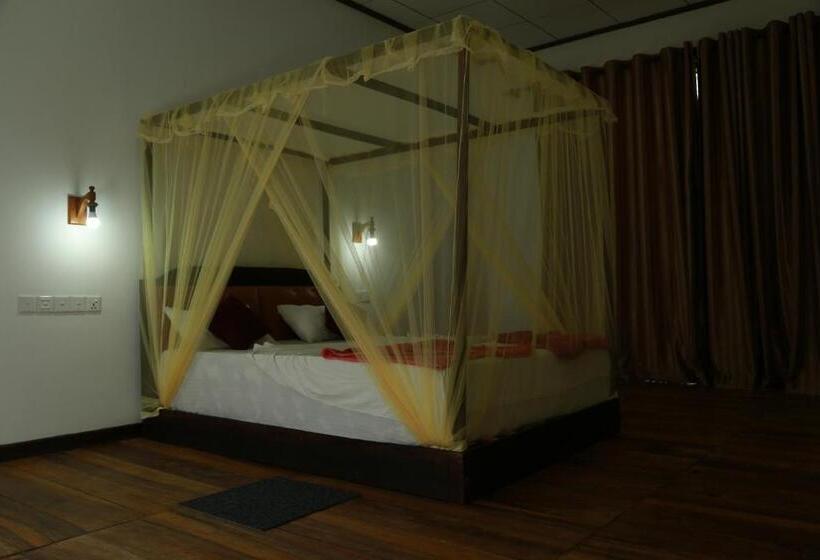 Номер Deluxe с Балконом, The Grand Yala