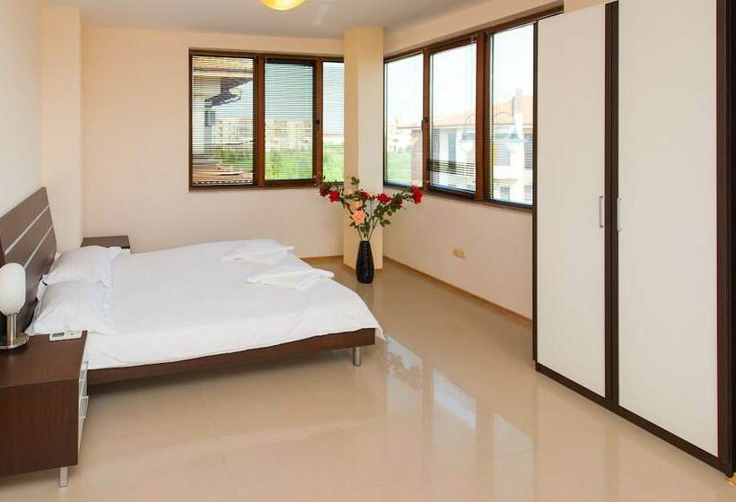 标准工作室, Lighthouse Apartments & Villas