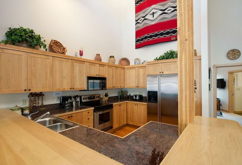 شقة 3 غرف, Moose Creek By Jhrl