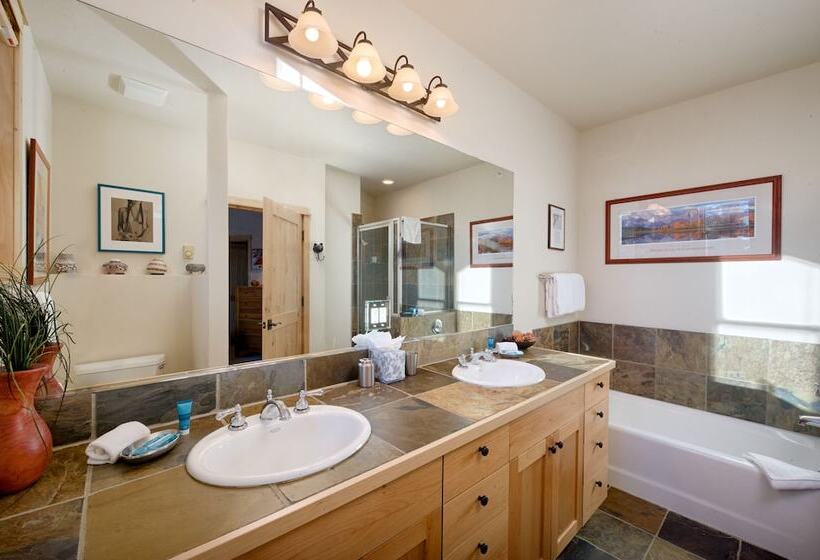 شقة 3 غرف, Moose Creek By Jhrl