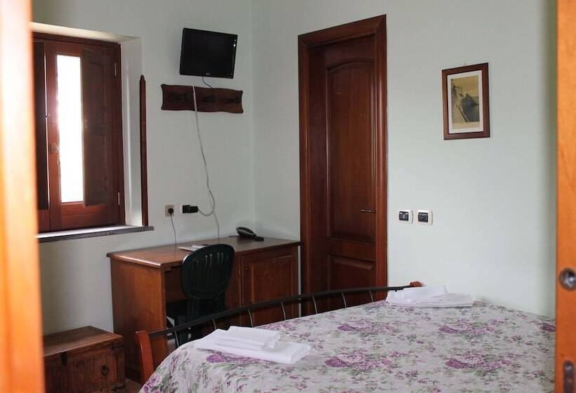 ダブルベッドのベーシックルーム, Agriturismo Casa Scola