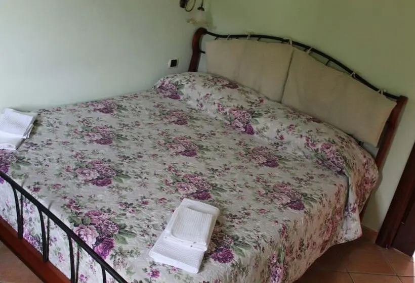 ダブルベッドのベーシックルーム, Agriturismo Casa Scola