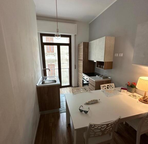 آپارتمان لوکس 1 خوابه, B&b Degli Artisti Suite
