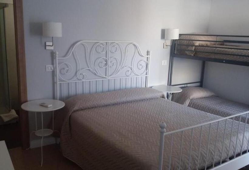 اتاق استاندارد چهار تخته, B&b Del Carmine