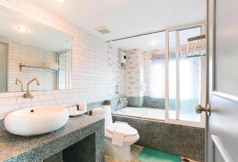 スーペリアールーム, The Lilly