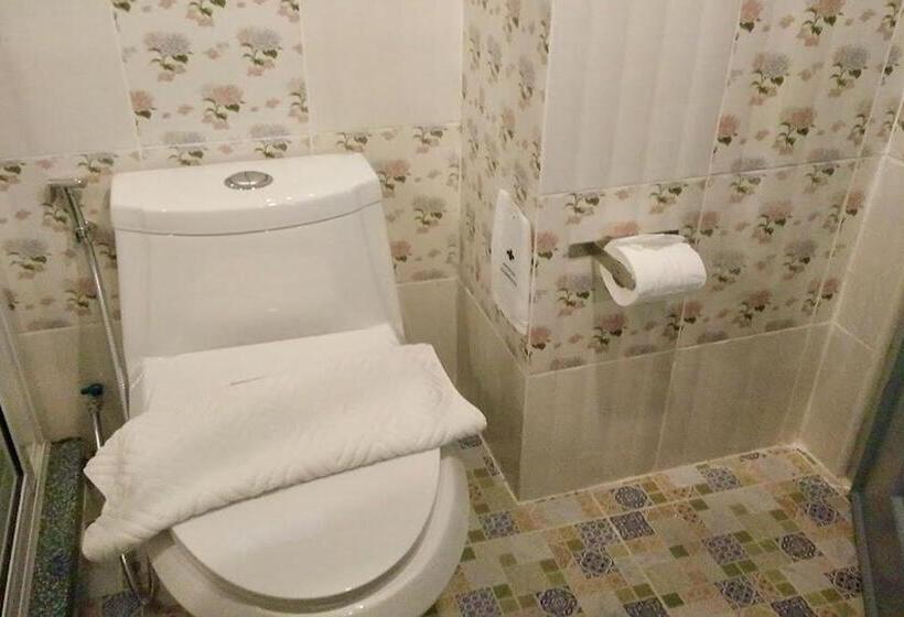 패밀리 룸, The Lilly