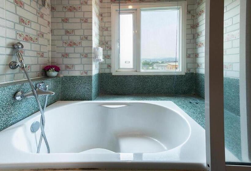 ファミリールーム, The Lilly