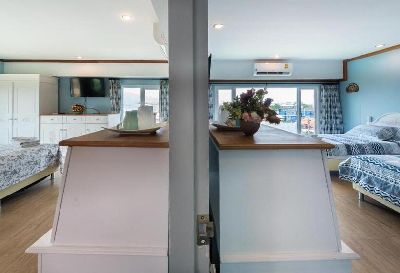 패밀리 룸, The Lilly