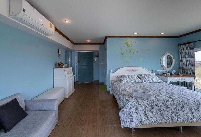 패밀리 룸, The Lilly