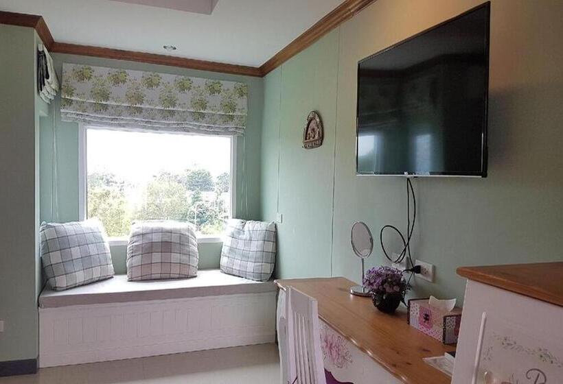 스탠다드 룸, The Lilly