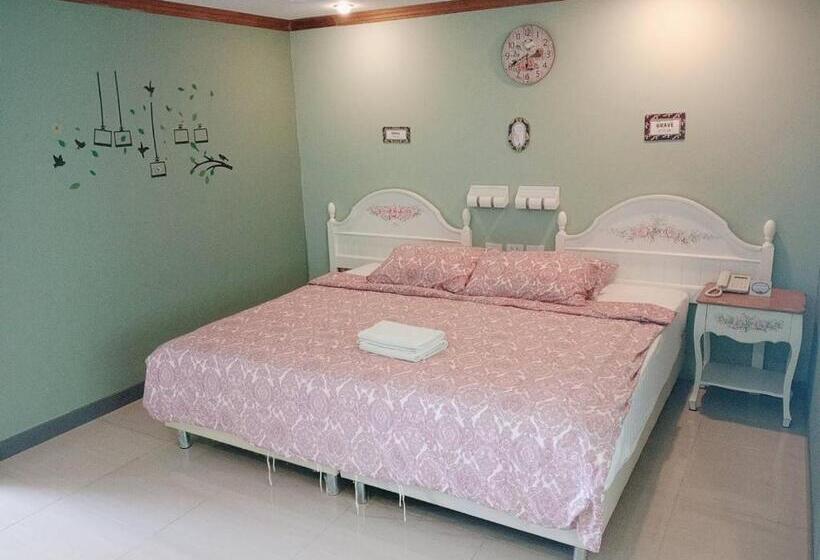 スタンダードルーム, The Lilly