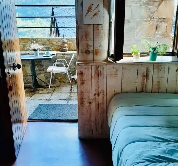 تختخواب در اتاق مشترک, Alberg Taull