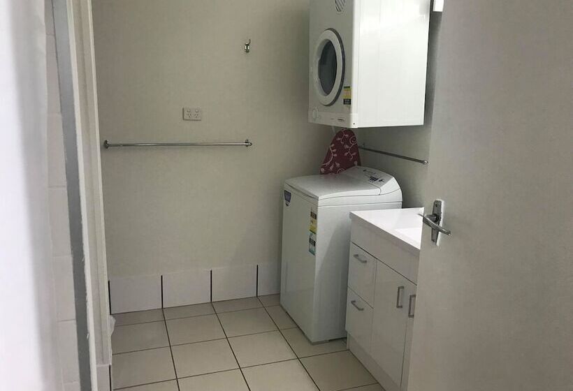 豪华房间, Charm City Motel