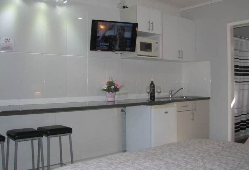 豪华房间, Charm City Motel