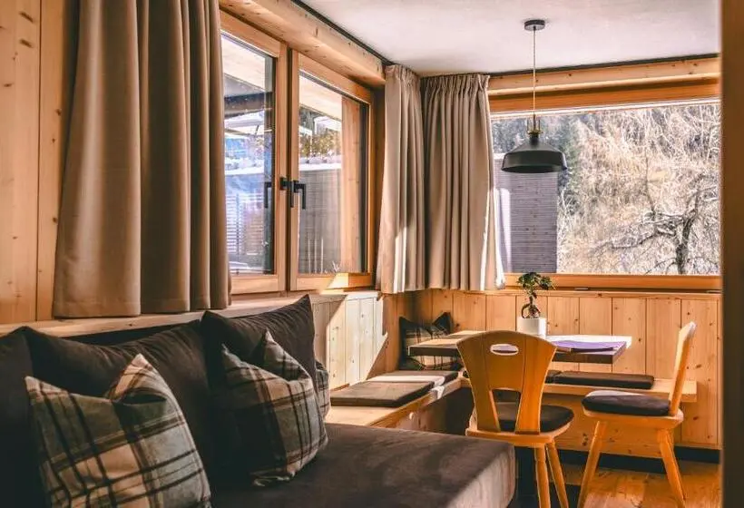Perhehuone, Dolomitenhotel Weisslahnbad