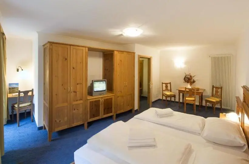 Perhehuone, Dolomitenhotel Weisslahnbad